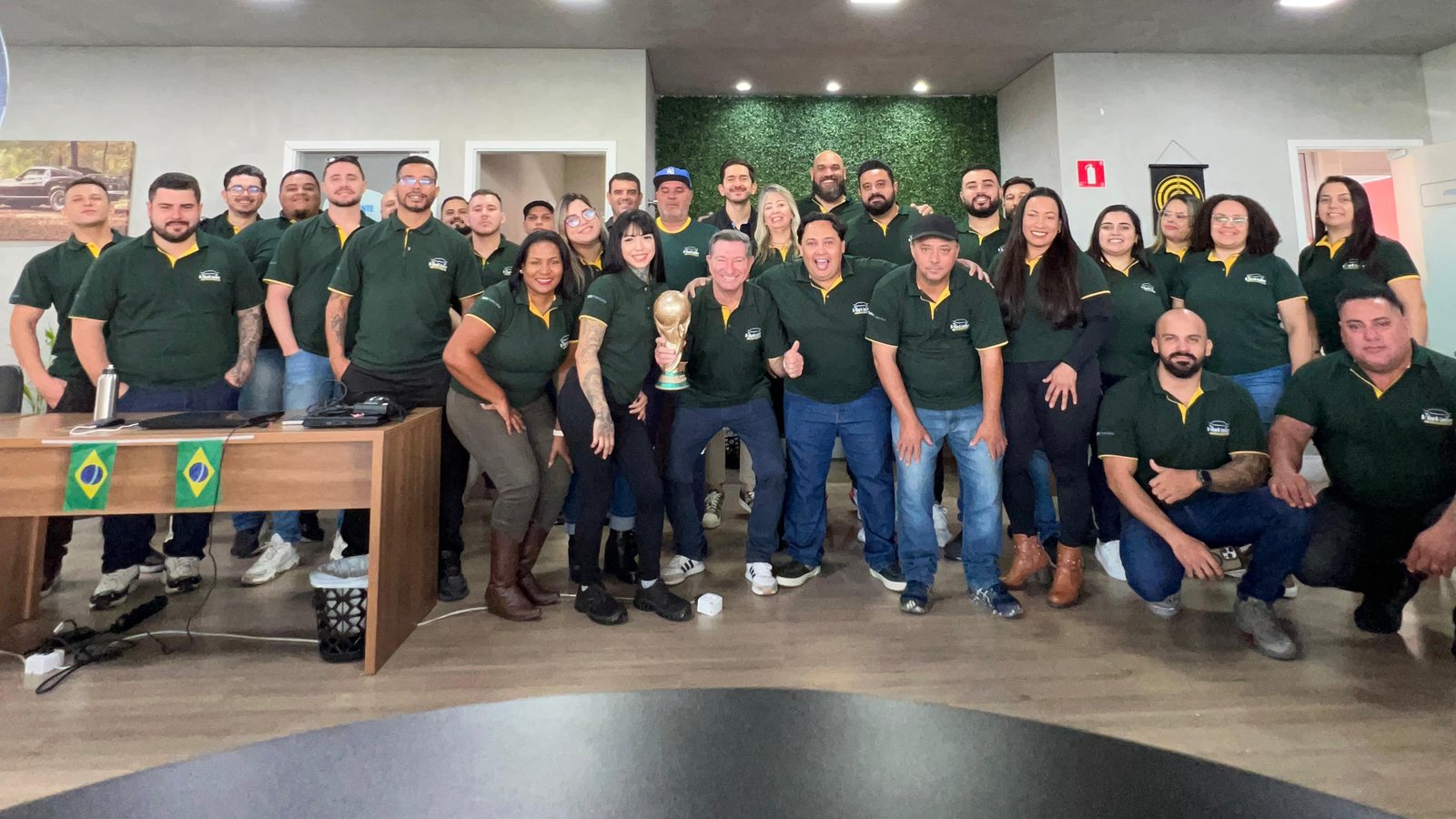A equipe da Via Vale Automóveis