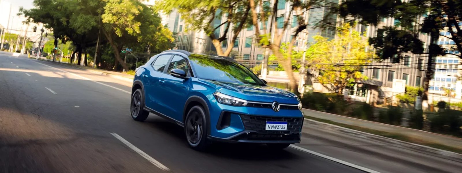 Carro zero km novo rodando na cidade